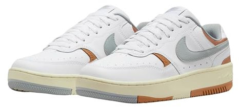 Nike Damen Gamma Force Sneaker, White/Light Pumice-Flax-Coconu, 40