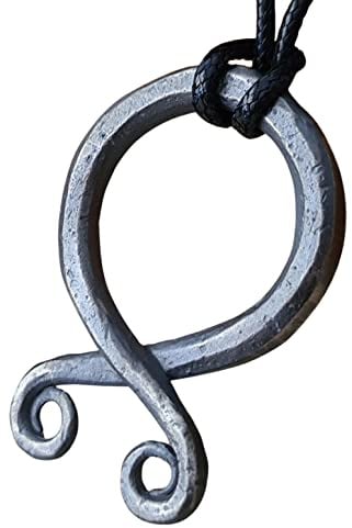 Baldur Jewelry Gehämmerte Sonnenrad-Kette mit 8 Speichen | Handgehämmerter Anhänger mit Sonnenkreuz und acht Speichen, inspiriert von Sonnenrad und Dharmachakra.