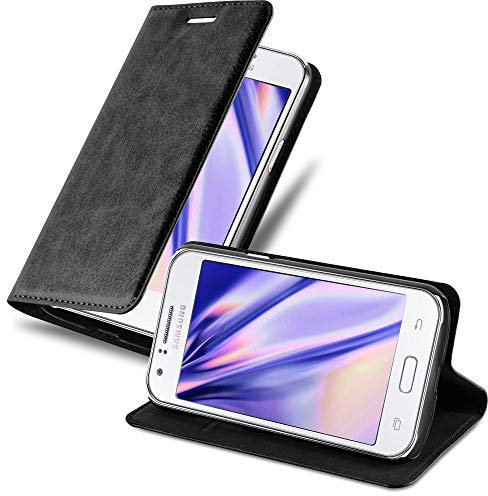 cadorabo Coque pour Samsung Galaxy J1 2015 en Noir Nuit - Housse Protection avec Fermoire Magnétique, Stand Horizontal et Fente Carte - Portefeuille Etui Poche Folio Case Cover