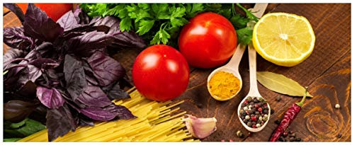 Wallario Glasbild Italienisches Menü mit Spaghetti, Tomaten, Basilikum und Gewürzen - 32 x 80 cm Wandbilder Glas in Premium-Qualität: Brillante Farben, freischwebende Optik
