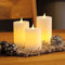 hellum LED Wachskerze 3 Stück, Ø 8cm x 10+12+14cm hoch, weiße LED Kerzen warmweiße Flamme, Kerzen mit Batterien (9xAAA nicht inkl.), Weihnachtsbeleuchtung Deko, Echtwachs 572056