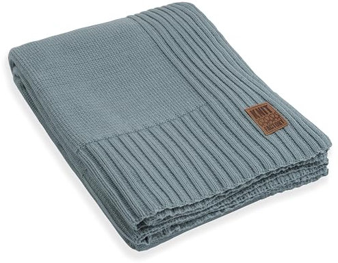 KNIT FACTORY - Uni Gestrickte Decke XL - Wohndecke - Kuscheldecke - Gestrickte Sofadecke - Plaid aus Wolle - Wolldecke - Stone Green - 195x225 cm