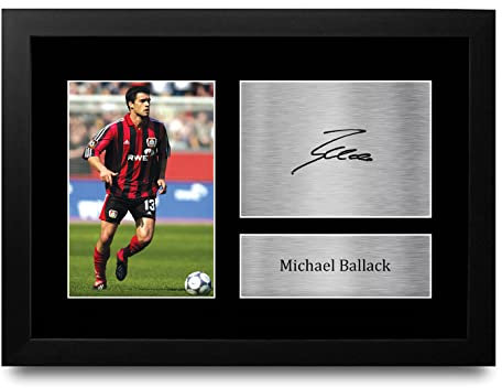 HWC Trading FR A4 Michael Ballack Bayer Leverkusen Geschenke Gedrucktes Signiertes Autogramm Foto für Fußball Anhänger and Fans - A4 Framed