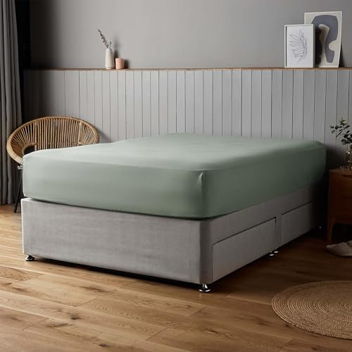 Silentnight Supersoft Natural Fitted Sheet - Cosy & Comfortable Delicate Touch - Luxurious Easy Care Microfibre with Elasticated Corners - Stylish & Modern Mattress Fitted Sheet, King Bed, Sage Green