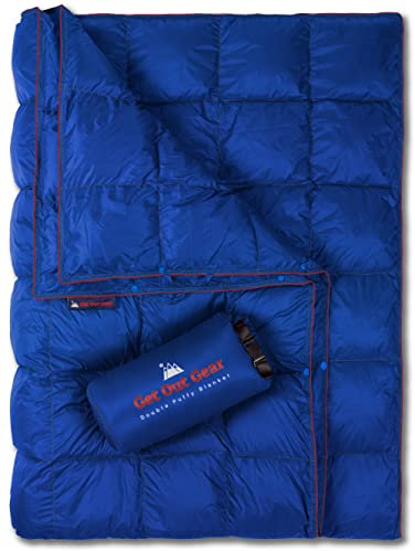 Get Out Gear Double Puffy Campingdecke – Extra Puffy, Packbar, Leicht und Warm | Ideal für Outdoor, Reisen, Stadion, Festivals, Strand, Hängematte | Wasserabweisende Campingdecke (Blau/Rot)