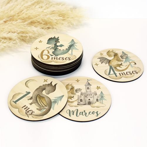 DEHOME - Placas Cumplemes Personalizadas con Nombre - Tarjetas Hito Bebé Madera Pino Natural 4mm - Impresión Directa sobre la madera - Regalo para Recién Nacido Hecho en España (Dragón, Español)