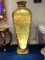 Vitrine Medusa Amphore Vase mit Licht Regal Glasregal Bodenvase Retro Stil Handbemalt