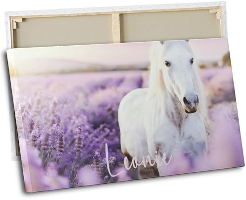 timalo® Kinderzimmer Wandbild Bild auf Leinwand Kinder Bilder für die Wand Leinwandbild xxl personalisiert mit Namen Mädchen Jungen Bild fürs Teenager Zimmer | 40 x 30 cm Weißes Pferd, Lavendel
