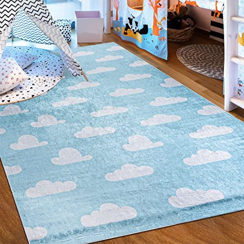 Mazovia Kinderzimmerteppich Antirutsch - Waschbar bis 30 Grad - Wolken Sky - Kurzflor Kinderteppich Teppich für Kinderzimmer - ÖKO-TEX Zertifiziert - Teppiche Junge Mädchen Blau 140 x 200 cm