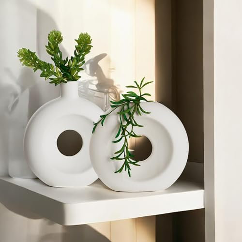 CULT at home Deko Vase weiß matt 2 Stück – weiße Donut Keramik Vasen Blumenvase weiß – Weisse Deko Scandi Aesthetic modern Wohnzimmer – Boho Vasen für Pampasgras Blumen Zweige – Höhe 14/17 cm
