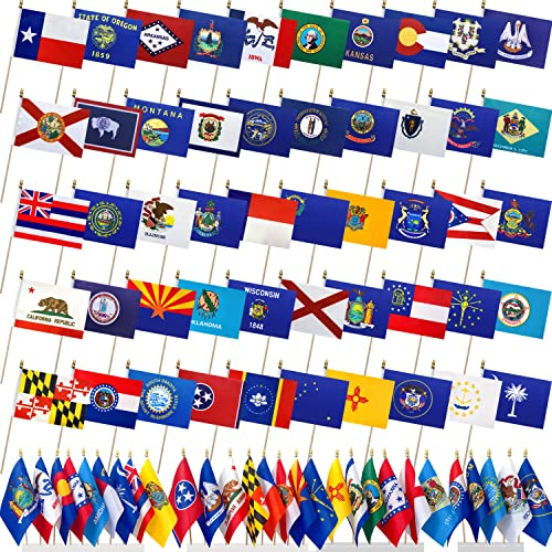 LyButty Juego de banderas de Estados Unidos 50 en palo de madera, pequeñas banderas de mano para aula, 5 x 8 pulgadas