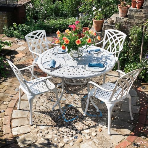 Lazy Susan 120 cm Runder Alice Gartentisch in Weiß mit 4 April Stühlen, Ohne Sitzkissen | Nachhaltiges Sandguss-Aluminium | Wetterfest | Rostfrei | Wartungsarm | 3 Jahre Garantie