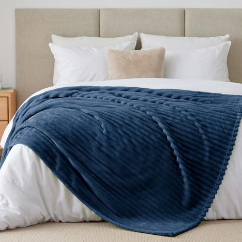 BEDELITE Kuscheldecke Flauschig Deko Decke für Bett, Dunkelblau, 220x240 | Große XXL Fleecedecke, Cord Überwurf für Wohnzimmer und Schlafzimmer, weiche Wohndecke, Tagesdecke, das ideale Geschenk