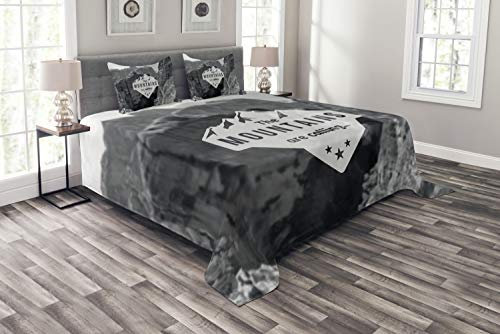 ABAKUHAUS Abenteuer Tagesdecke Set, Berge rufen an, Set mit Kissenbezügen Sommerdecke, für Doppelbetten 264 x 220 cm, Dunkelgrau Grau