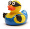 Duckshop I Badeente M-Duck I L: 8,5 cm I Quietscheente I inkl. Quietscheentchen-Schlüsselanhänger im Set I Geschenk Comic-Fans I Präsent Sammler