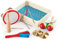 Melissa & Doug Banda En Una Caja, Juguetes Musicales para Niños, Juguetes De Desarollo, Juego de Instrumentos Musicales, Pandereta, Platillos, Maracas, Castañuelas, Caja China, Triangulo