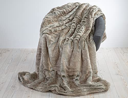 JotCo Felldecke Grauwolf grau-beige, aus weichem Fellimitat, als Wohndecke, Tagesdecke oder Kissen (Felldecke 240x260cm)