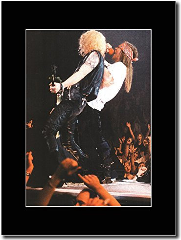 Guns N' Roses - Axl & Duff Stage Shot .Promo Magazine sur un Mont Noir