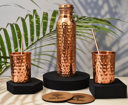 India House Gehämmerte Flasche aus 100% reinem Kupfer mit 2 Gläsern, 2 Strohhalmen und 2 Untersetzern/Wasserflasche/1000 ml/Übung/Meditation/Fitnessstudio/Yoga