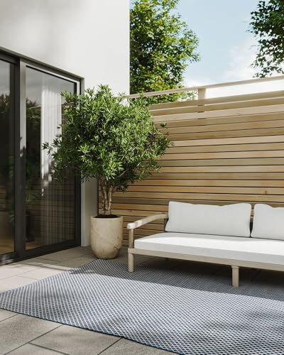 benuta Basic In- & Outdoor Teppich Lou - Blau 300x400 cm - Wetterfest & UV-beständig - Multifunktional für Balkon, Terrasse, Garten - Küchenteppich & Wohnzimmerteppich - Pflegeleicht Robust