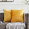 OMMATO Kissenbezug 40x40 cm Samt Gold Blätter Kissenbezüge Gelb Dekorative Kissenhülle Dekokissen für Sofa Schlafzimmer Wohnzimmer 2er Set