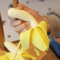 APOMOONS Banane Squishies Spielzeug, Simulierte Banane Stressabbau-Spielzeug, Spielzeug Banane drücken Stress Relief Squishy, Obst-Neuheit Drückspielzeug Party-Gefälligkeiten für Kinder