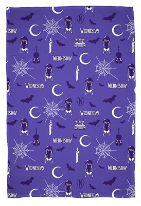 Wednesday - Coperta in pile con licenza ufficiale, design destinato, super morbida e calda, perfetta per camere da letto per adolescenti, campeggio e pigiama party, dimensioni 100 x 150 cm, viola