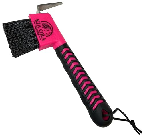 Kia Ora Equine Grattoir à sabots rose avec brosse et pointe en métal | Poignée ergonomique antidérapante, sangle de suspension | Pic à sabots robuste pour chevaux, poneys et écurie