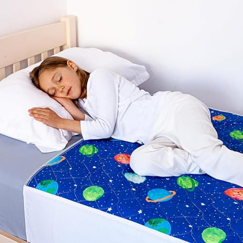 Lynmark® Toddler Potty Training Bed Pads with Tuck-In Flaps - Soft Waterproof Bedwetting Pee Protector Mat for Kids - Multi-Layer Non-Slip Washable Mattress Sheet Absorbs Up to 2L - 90x85cm, Astronaut