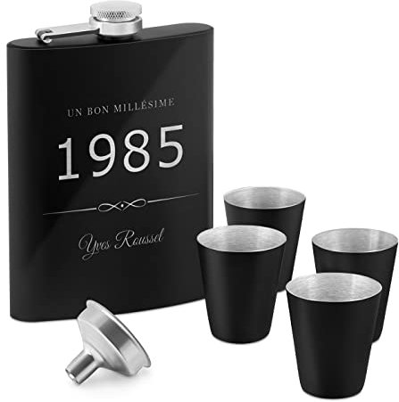 Maverton Flasque personnalisée de 200 ml pour lui - Portable Flasque pour voyageur - Set avec 4 verres à shot - Idee Cadeau Homme - Flasque Whisky - Cadeau Anniversaire Homme - Pour ami - Année