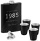 Maverton Flasque personnalisée de 200 ml pour lui - Portable Flasque pour voyageur - Set avec 4 verres à shot - Idee Cadeau Homme - Flasque Whisky - Cadeau Anniversaire Homme - Pour ami - Année