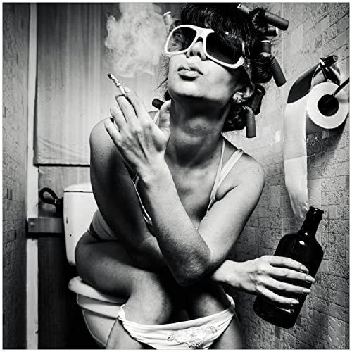 Wallario Glasbild Kloparty - Sexy Frau auf Toilette mit Zigarette und Schnaps - 30 x 30 cm Wandbilder Glas in Premium-Qualität: Brillante Farben, freischwebende Optik