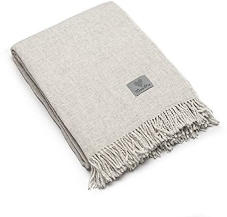 WoolMe Merino Wolldecke Silber 130x180 cm Marcus - Kuscheldecke flauschig aus Merino Wolle - Plaid Decke perfekt als Sofa Überwurfdecke, Sofadecke, Wohndecke, Couchdecke, Hergestellt in Litauen