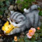 RuiDay Garten Deko Katze Gartendeko Schmetterlinge Solarlampen für Außen,Statue Garten Katze Figuren Gartendeko,Niedlichen Katze Top Schmetterling Ornamente Harz Solarleuchten (Grau)