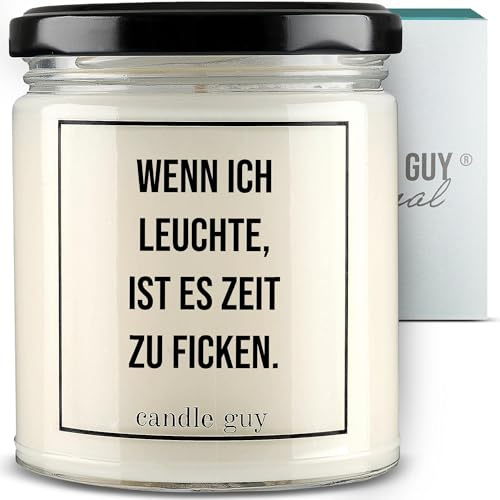 candle guy Duftkerze im Glas [Brennzeit 70h] - Duft-Kerze handgemacht mit Spruch | Freches Geschenk für Frauen, Freundin, Geburtstag | 100% Sojawachs, schöne natürliche Düfte mit ätherischem Öl