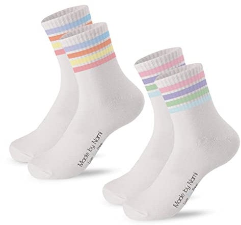 Made by Nami [VERBESSERT] Retro Tennis-Socken 2-er Set - Weiße Unisex Sport-Socken mit Print - 2 Paar Atmungsaktive Crew Socks - Baumwoll-Socken Herren Damen - Festival Accessoires (41-45, Set 4)