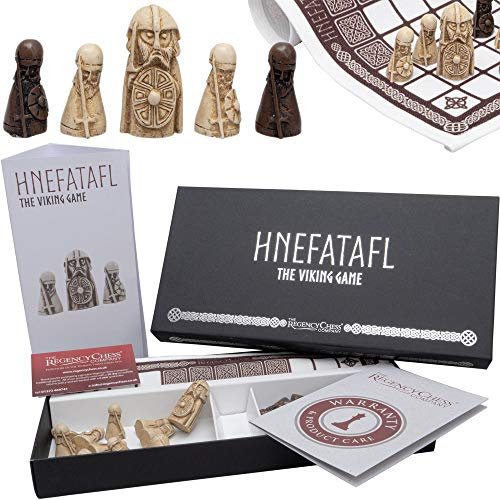 Hnefatafl - Das Wikingerspiel von The Regency Chess Company - Inklusive Leinentuch Spielbrett mit Wikinger Spielfiguren aus Harz