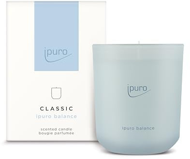 ipuro Classic dekorative Duftkerze - BALANCE | Duftkerze im Glas mit maritimen Noten, Orange & Bergamotte, Wasserlilie & weißem Tee | Kerzen mit langanhaltendem Duft | Raumduftkerze in hellblau 270g