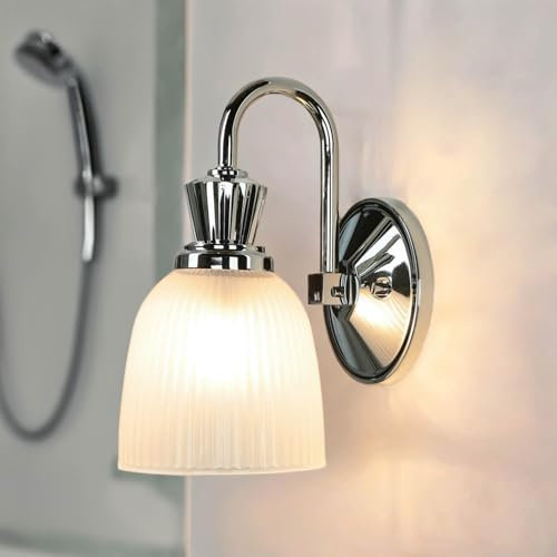 Licht-Erlebnisse Stilvolle Badleuchte COSTILLA mit LED IP44 in Chrom Weiß Riffelglas blendarme Wandlampe Badezimmer