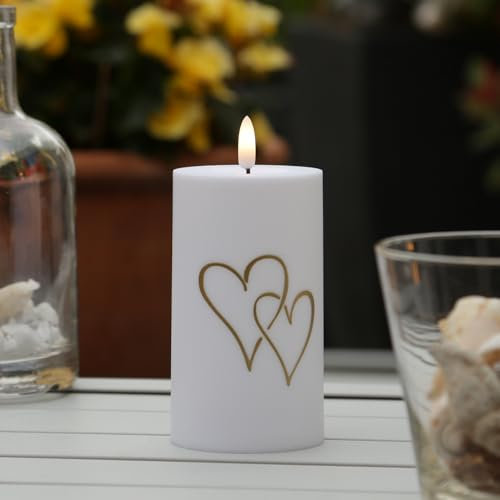 MARELIDA LED Kerze mit goldene Herzen für Innen und Außen Grabkerze Kunststoffkerze Herz Stumpenkerze mit Timer und Sensor H: 15cm outdoor batteriebetrieben