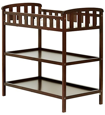 Dream On Me Emily Wickeltisch in Espresso, kommt mit 2,5 cm Wickelunterlage, verfügt über zwei Ablagen, tragbare Wickelstation, aus nachhaltigem neuseeländischem Kiefernholz