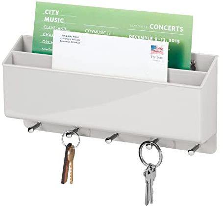 mDesign praktische Briefablage für Flur und Küche – kompaktes Schlüsselboard mit 2 Fächern für Post und 5 Haken – wandmontiertes Schlüsselbrett aus Kunststoff und Metall – hellgrau