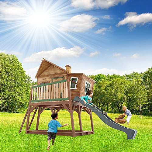 AXI Spielhaus Max mit Sandkasten & grüner Rutsche | Stelzenhaus in Braun & Grün aus FSC Holz für Kinder | Spielturm mit Wellenrutsche für den Garten.