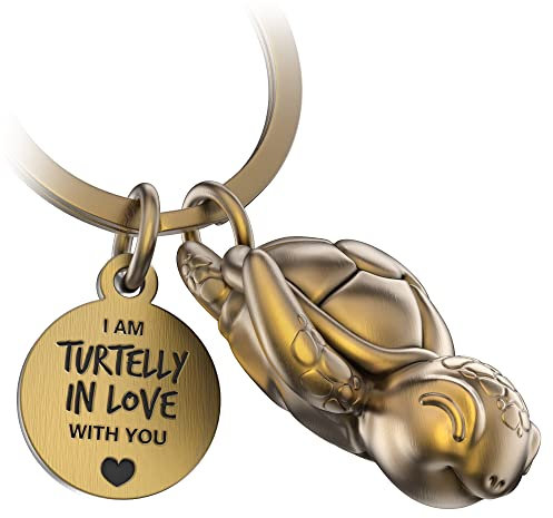 FABACH Schildkröte Schlüsselanhänger Snappy mit Herz und Gravur - Süßer Schildkröten Schlüsselanhänger - Liebe Glücksbringer Schildkröte als Geschenk für Partner - Turtelly in Love