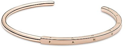 PANDORA Signature I-D Armreif in Roségold mit 14 Karat rosévergoldete Metalllegierung Signature Collection, Größe 17,5cm