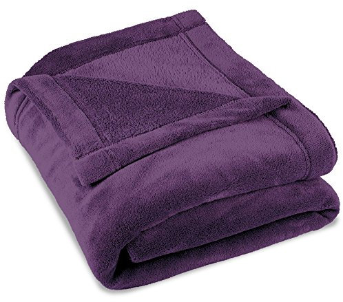 CelinaTex Flauschige Kuscheldecke 150 x 200 cm lila Decke Sofa warm Wohndecke weich Mikrofaser Fleece Oeko-TEX Montreal