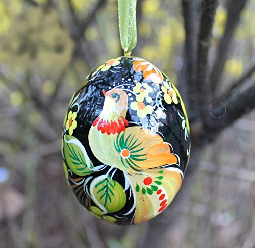 Grünes handbemaltes Osterei mit Schöner Malerei zum Aufhängen, Kunsthandwerk aus der Ukraine und Hochwertige Osterdekoration