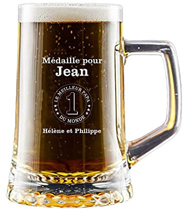 My original gift Cadeau personnalisable pour les pères: Chope à bière gravée avec son prénom et le vôtre et avec une médaille pour «Le meilleur papa du monde».