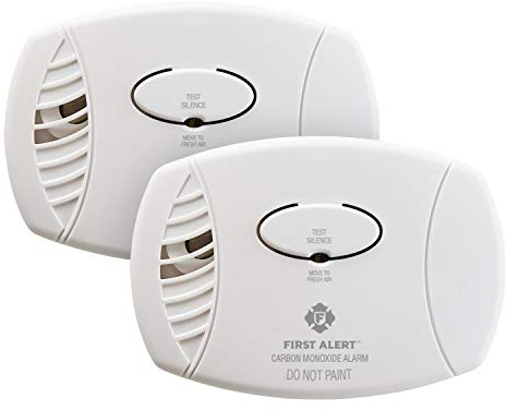 FIRST ALERT Carbon Monoxide Detector, No Outlet Required, Battery Operated, CO400, White, 2 Count (Pack of 1)