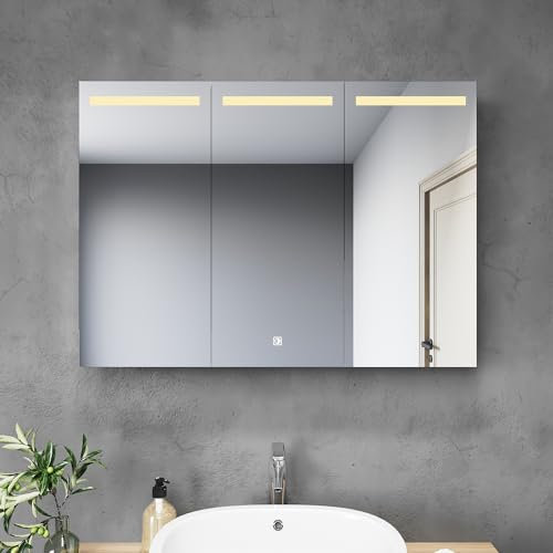 SUNXURY Spiegelschrank Bad mit Beleuchtung 900x650mm LED Badzimmerschrank mit Touchschalter und Steckdose 3 Türen Wasserdicht Edelstahl Badspiegelschrank Beleuchtung einstellbar